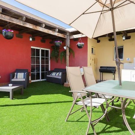 Villa Blanca Tenerife - Private Rooms - Terrace And Bbq, 5 Minutes From The Beach And Airport San Isidro  Exterior photo