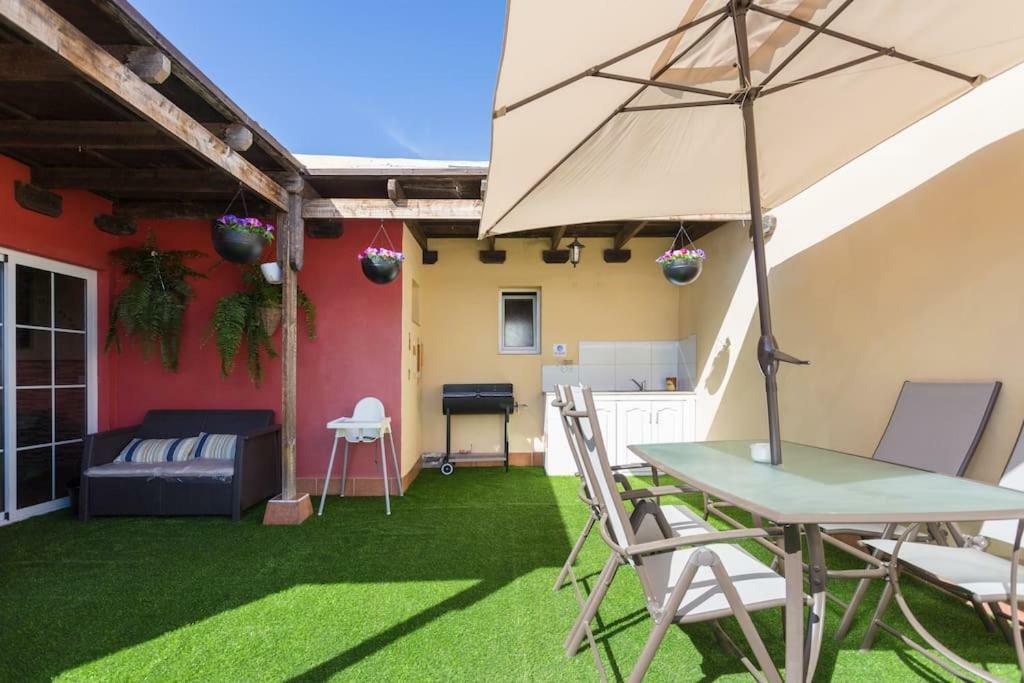 Villa Blanca Tenerife - Private Rooms - Terrace And Bbq, 5 Minutes From The Beach And Airport San Isidro  Exterior photo