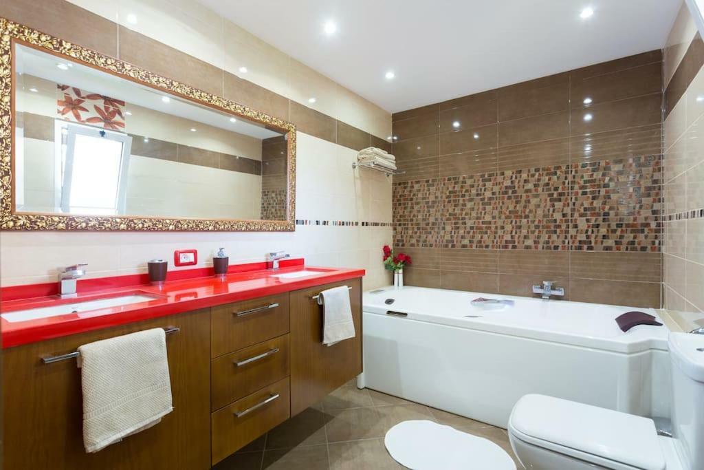 Villa Blanca Tenerife - Private Rooms - Terrace And Bbq, 5 Minutes From The Beach And Airport San Isidro  Exterior photo
