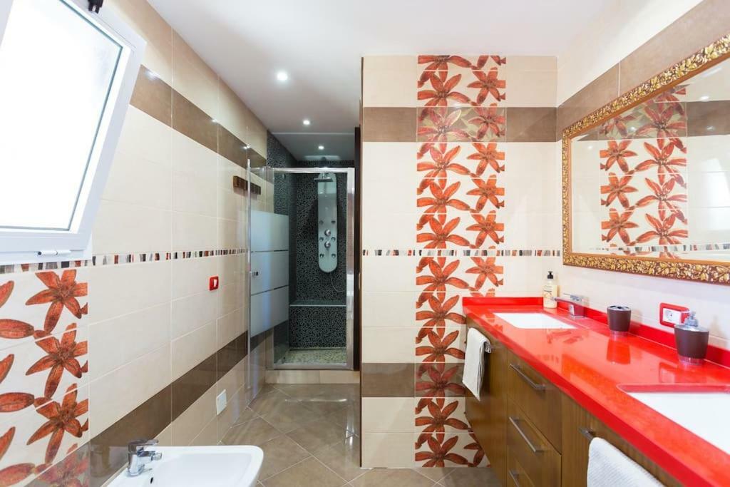 Villa Blanca Tenerife - Private Rooms - Terrace And Bbq, 5 Minutes From The Beach And Airport San Isidro  Exterior photo