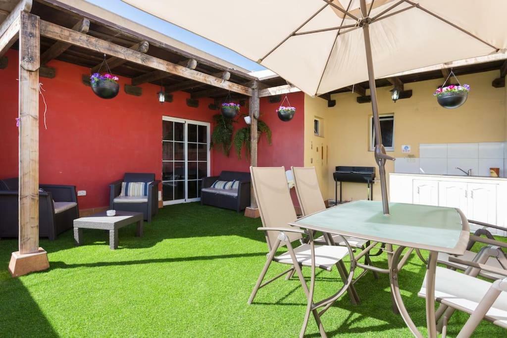 Villa Blanca Tenerife - Private Rooms - Terrace And Bbq, 5 Minutes From The Beach And Airport San Isidro  Exterior photo